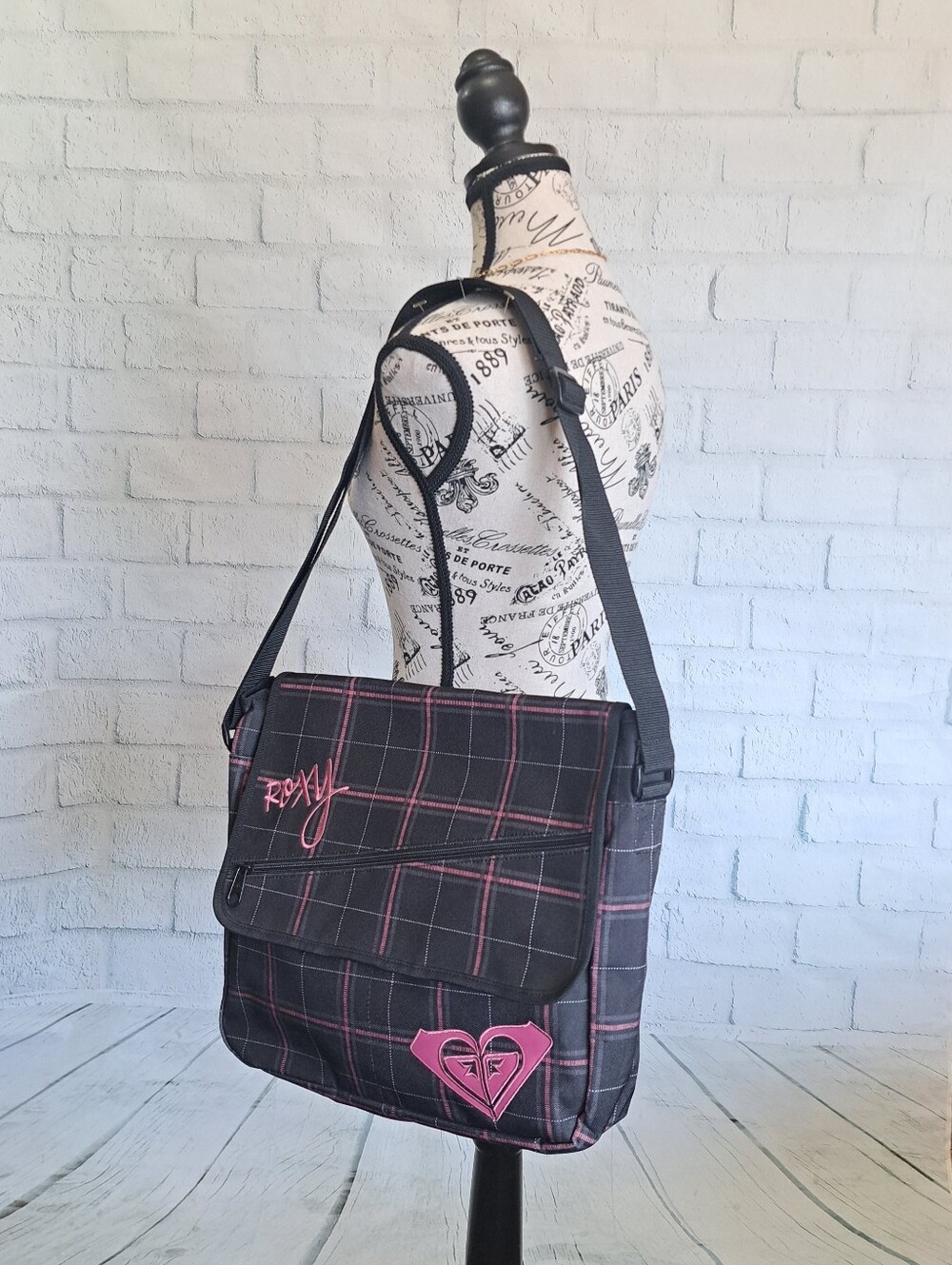 Hello Kitty + Lg Roxy Messenger Bag